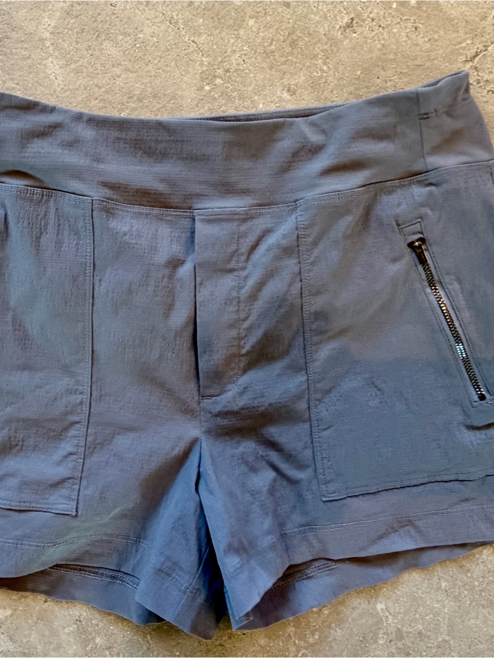 Athleta Trekkie Shorts Size 6 Gray Hiking Travel Zip Pockets